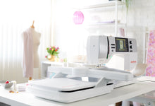 Load image into Gallery viewer, BERNINA 735 Sewing Machine