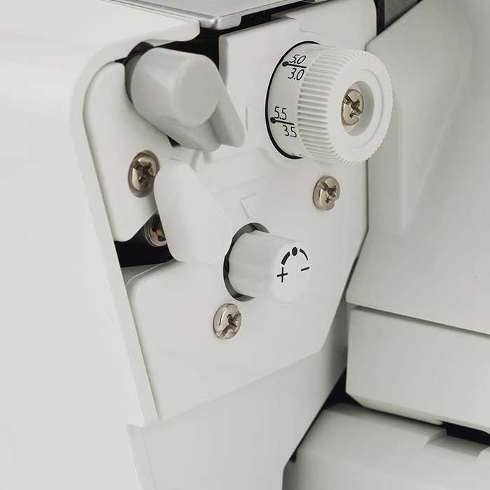 JUKI AMERICA MO-2800 2/3/4 Air Threading Overlock with Differential Feed and Rolled Hem