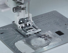 Load image into Gallery viewer, Janome Skyline S7 Sewing Machine