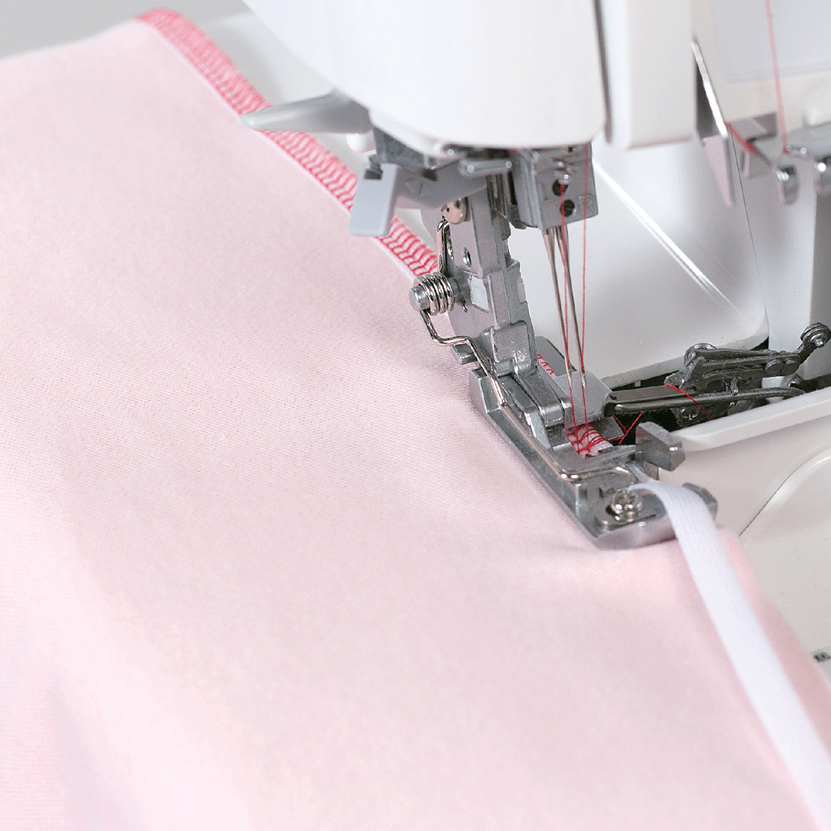 JUKI AMERICA MO-1000 2/3/4 Air Threading Overlock with Differential Feed and Rolled Hem