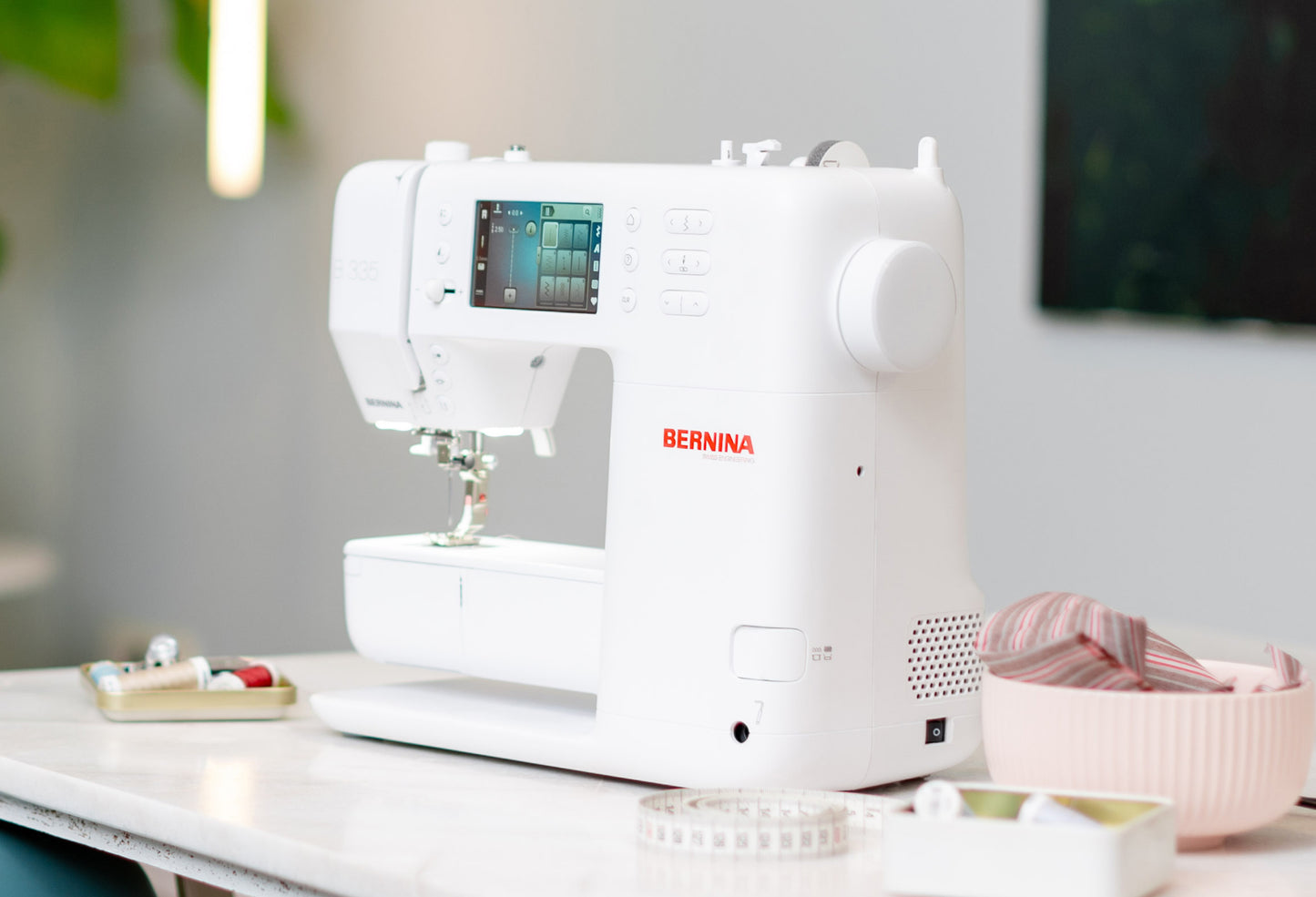 BERNINA 335 Sewing Machine