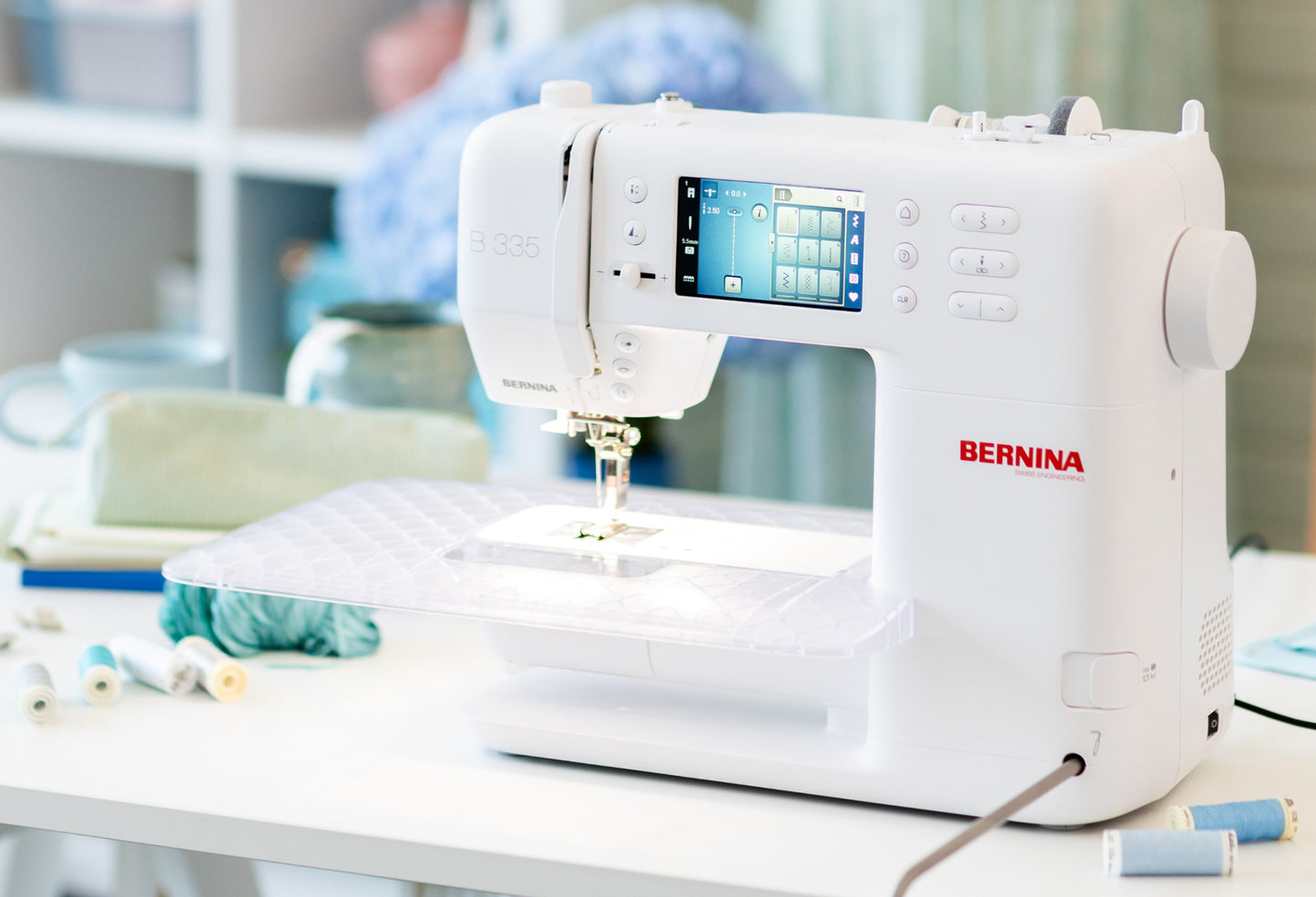 BERNINA 335 Sewing Machine