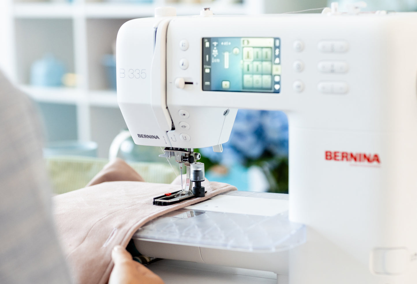 BERNINA 335 Sewing Machine