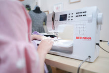 Load image into Gallery viewer, BERNINA 335 Sewing Machine
