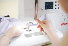 Load image into Gallery viewer, BERNINA 335 Sewing Machine
