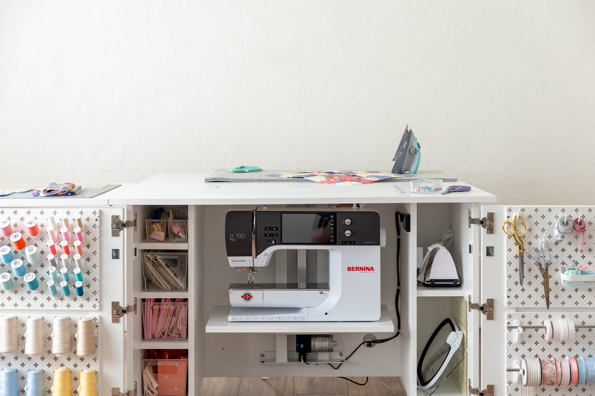 Create Room DreamStation Deluxe Sewing Cabine