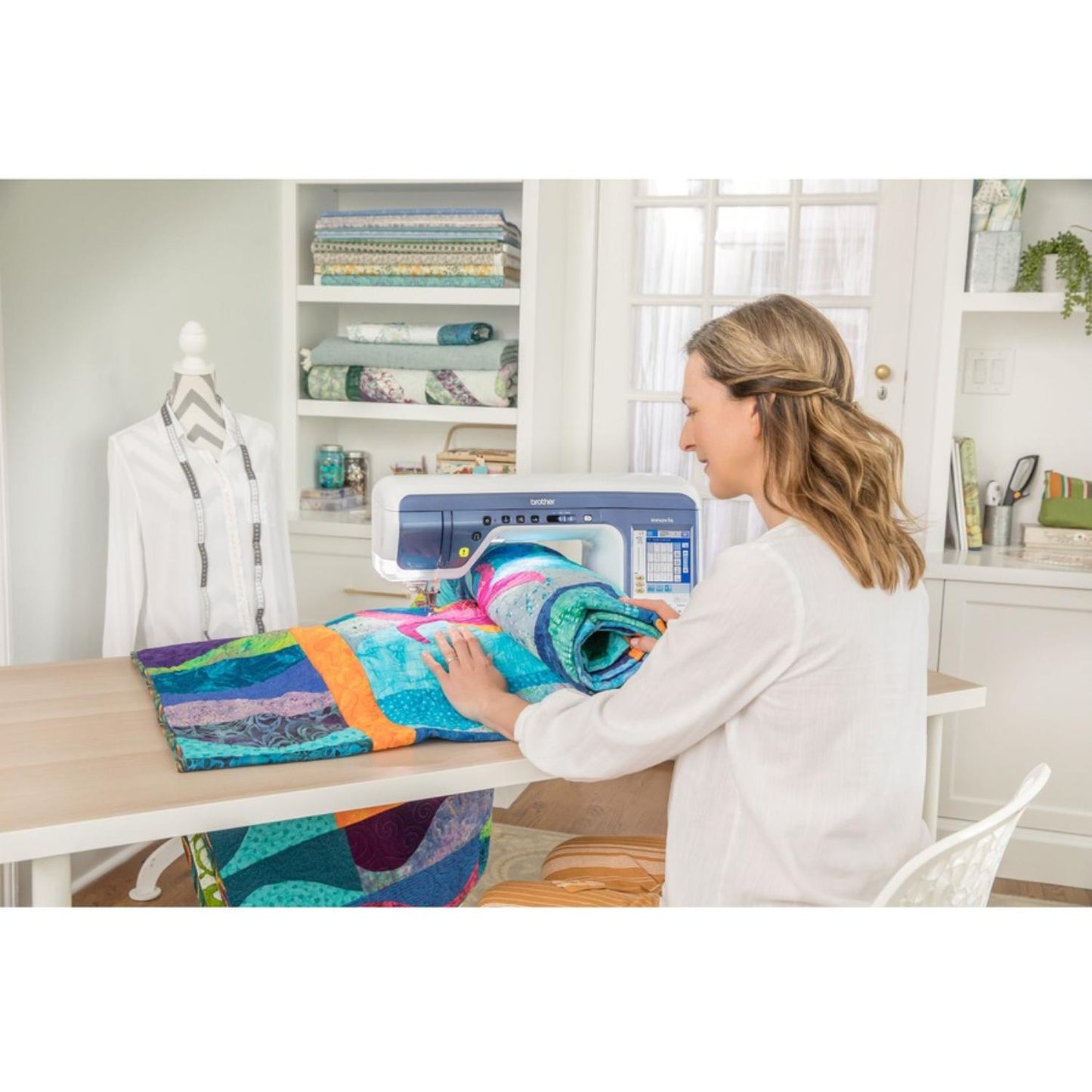 Brother VM5200 Essence Innov-ís VM5200 Embroidery Machine