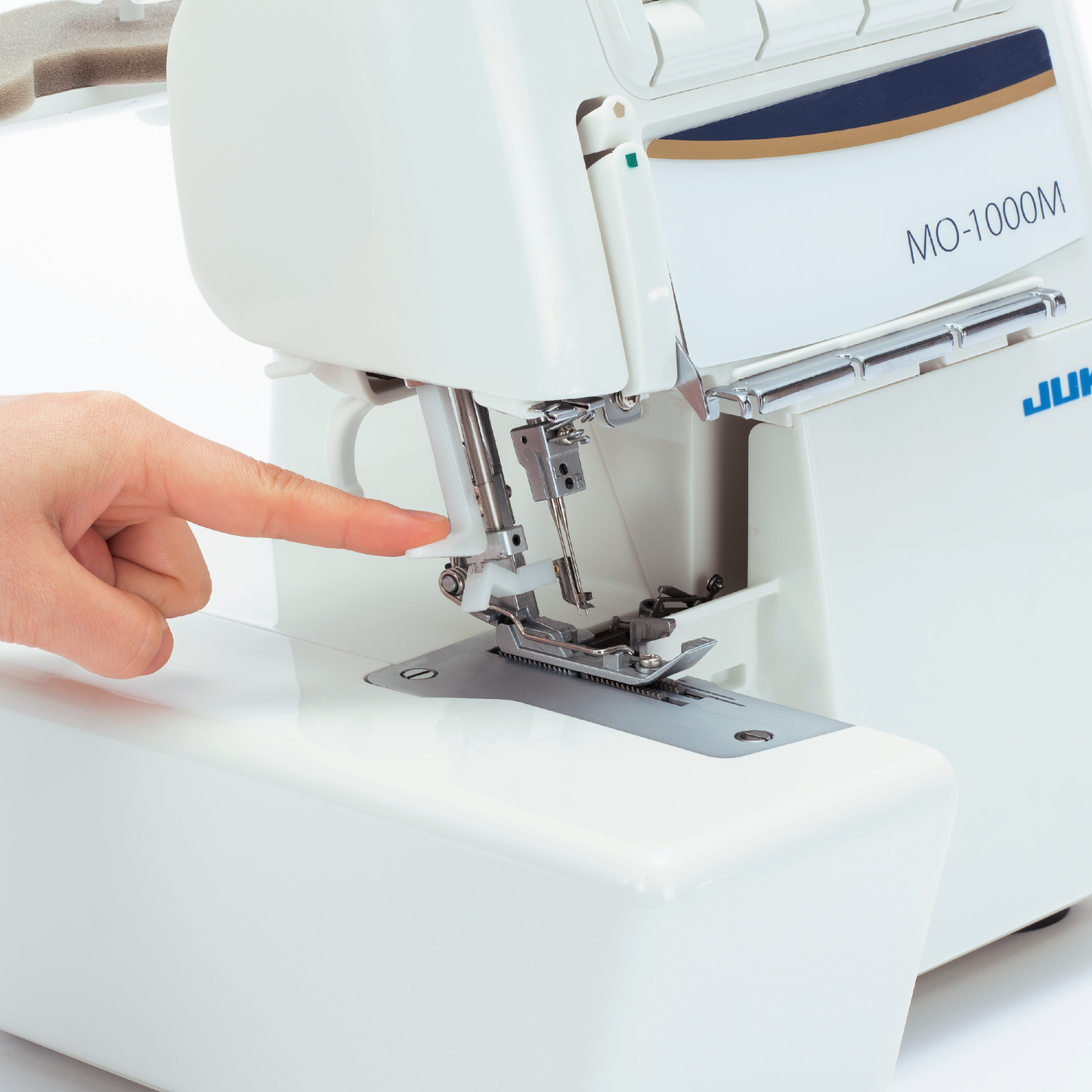 JUKI AMERICA MO-1000 2/3/4 Air Threading Overlock with Differential Feed and Rolled Hem