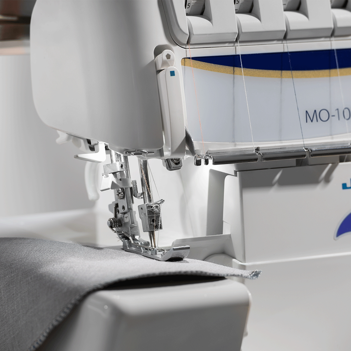 JUKI AMERICA MO-1000 2/3/4 Air Threading Overlock with Differential Feed and Rolled Hem