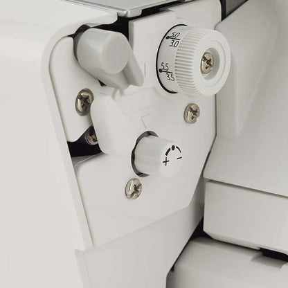 JUKI AMERICA MO-2800 2/3/4 Air Threading Overlock with Differential Feed and Rolled Hem